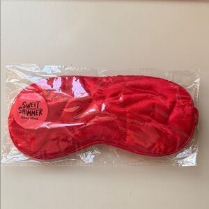 Sweet Shimmer Red Sleep Mask